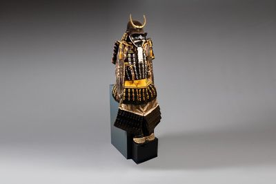 Een indrukwekkend Japans Samurai Gusoku-pantser, Momoyama/Edo periode, eind 16e/begin 17e eeuw