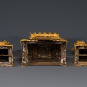 Een indrukwekkende driedelige vergulde bronzen klokgarnituur met chinoiserie decor, Frankrijk, 19e eeuw — foto 6