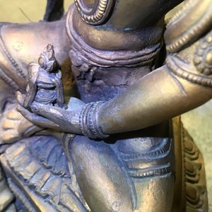 Een ingelegde verguld bronzen figuur van Vasudhara, Tibet of Nepal, 18/19e eeuw — foto 13
