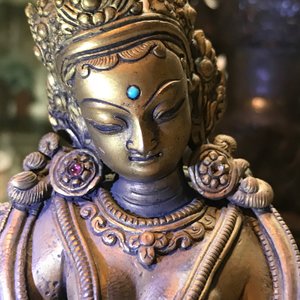 Een ingelegde verguld bronzen figuur van Vasudhara, Tibet of Nepal, 18/19e eeuw — foto 15