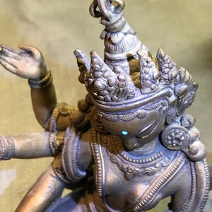 Een ingelegde verguld bronzen figuur van Vasudhara, Tibet of Nepal, 18/19e eeuw — foto 7