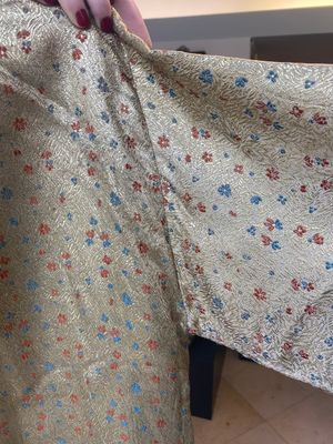 Een Iraanse met gouddraad geborduurde zijden kaftan, een hoed, een muntarmband en een Koranhouder, 19e eeuw — foto 22