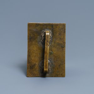 Een Italiaanse bronzen pax met een 'Kruisiging' plaquette naar een ontwerp van Moderno, ca. 1500 — foto 2