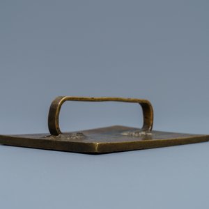 Een Italiaanse bronzen pax met een 'Kruisiging' plaquette naar een ontwerp van Moderno, ca. 1500 — foto 4