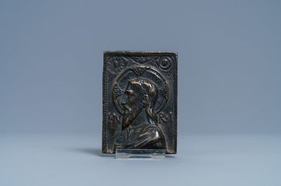 Een Italiaanse bronzen plaquette met een profielbuste van Christus, wellicht Rome, begin 16e eeuw