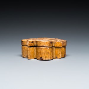 Een Italiaanse gepolychromeerde gebogen houten dekseldoos, wellicht Siena, 14/15e eeuw — foto 5