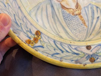 Een Italiaanse majolica schotel met het portret van de Romeinse keizer Claudius, 17e eeuw — foto 4