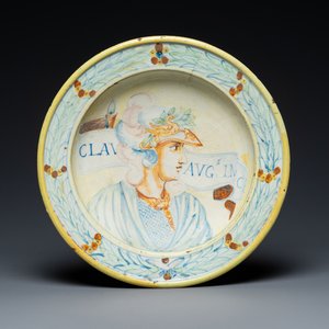 Een Italiaanse majolica schotel met het portret van de Romeinse keizer Claudius, 17e eeuw — foto 1