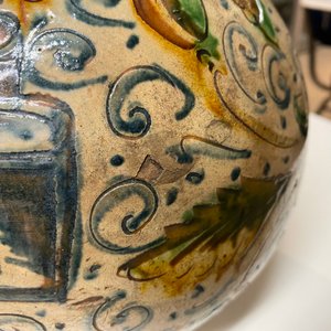 Een Italiaanse sgraffito apothekersfles, wellicht Toscane, Italië, 17e eeuw — foto 15
