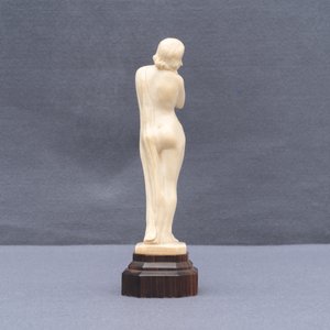 Een ivoren Art Deco figuur van een naakte dame, 1e helft 20e eeuw — foto 10