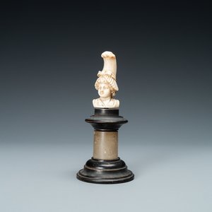 Een ivoren buste van een dame met een hoog kapsel, 19e eeuw — foto 1