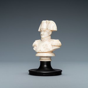 Een ivoren buste van Napoleon, Frankrijk, 19e eeuw — foto 1