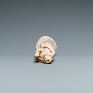 Een ivoren figuur van een Madonna met kind, Dieppe, Frankrijk, 18e eeuw — foto 7