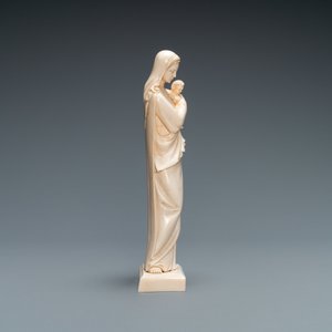 Een ivoren figuur van een Madonna met kind, wellicht Dieppe, Frankrijk, begin 20e eeuw — foto 5
