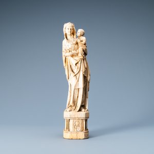 Een ivoren figuur van een Madonna met kind, wellicht Frankrijk, 15/16e eeuw — foto 2