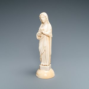 Een ivoren figuur van een Madonna, wellicht Dieppe, Frankrijk, 19e eeuw — foto 1