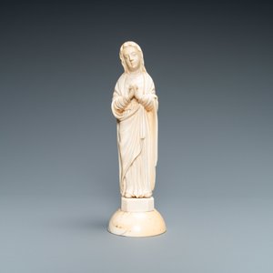 Een ivoren figuur van een Madonna, wellicht Dieppe, Frankrijk, 19e eeuw — foto 2