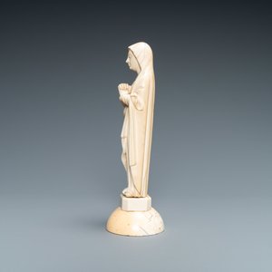 Een ivoren figuur van een Madonna, wellicht Dieppe, Frankrijk, 19e eeuw — foto 3