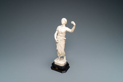 Een ivoren figuur van een oriëntaalse danseres, wellicht Dieppe, Frankrijk, 19e eeuw