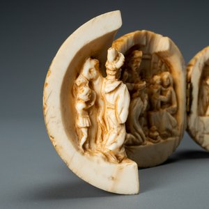 Een ivoren triptiekbal met 'De aanbidding der koningen', Frankrijk, 19e eeuw — foto 2
