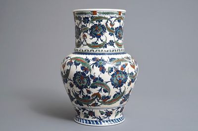 Een Iznik-stijl vaas met floraal decor, Samson, Parijs, 19e eeuw