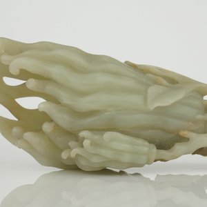 Een jade boeddha hand op houten sokkel, Qing dynastie, 18de eeuw — foto 11