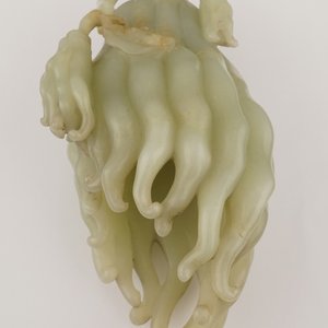 Een jade boeddha hand op houten sokkel, Qing dynastie, 18de eeuw — foto 21