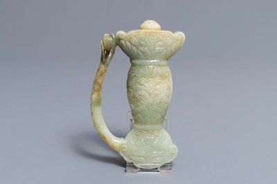 Een jade handgreep voor een zwaard in Mogoolse stijl, India, 19/20e eeuw