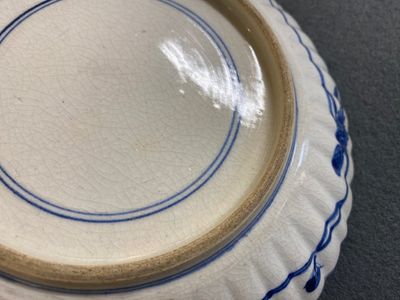 Een Japans blauw-wit bord met een haas, Arita, Edo, vroeg 18e eeuw — foto 7