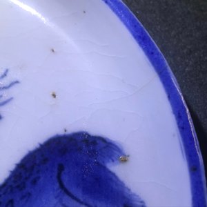 Een Japans blauwwit Ai-Kutani bord met twee herten, Edo, 17e eeuw — foto 4