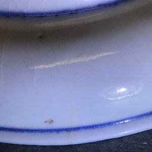 Een Japans blauwwit Ai-Kutani bord met twee herten, Edo, 17e eeuw — foto 5
