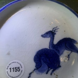 Een Japans blauwwit Ai-Kutani bord met twee herten, Edo, 17e eeuw — foto 6