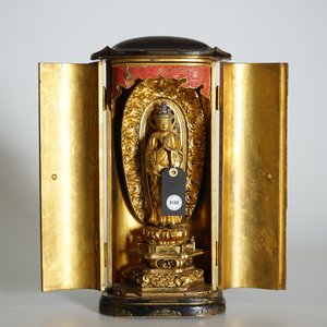 Een Japans gelakt en verguld houten "Zushi" schrijn met staande Boeddha op lotustroon, Edo periode, 17/18e eeuw — foto 12