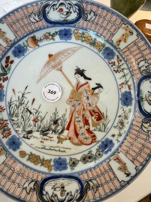 Een Japans Imari bord met 'Parasoldames' naar Cornelis Pronk, Edo, 18e eeuw — foto 2
