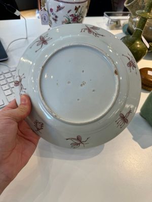 Een Japans Imari bord met 'Parasoldames' naar Cornelis Pronk, Edo, 18e eeuw — foto 5