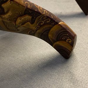 Een Japans 'kura' zadel met bijhorende 'abumi' stijgbeugels met verguld lakwerk, Muromachi, 16e eeuw — foto 114