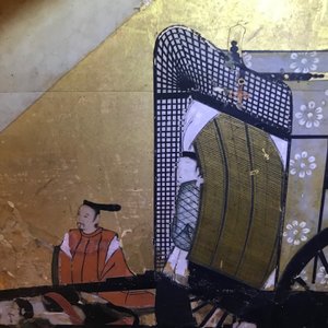 Een Japans tweedelig beschilderd byobu scherm met reizigers in een landschap, Edo, 17/18e eeuw — foto 18