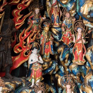Een Japans zushi schrijn met Fudō Myōō in deels verguld, gelakt en gepolychromeerd hout, Edo, 18/19e eeuw — foto 15