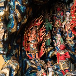 Een Japans zushi schrijn met Fudō Myōō in deels verguld, gelakt en gepolychromeerd hout, Edo, 18/19e eeuw — foto 16