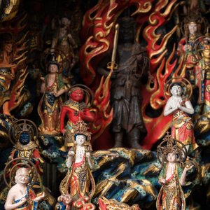 Een Japans zushi schrijn met Fudō Myōō in deels verguld, gelakt en gepolychromeerd hout, Edo, 18/19e eeuw — foto 20
