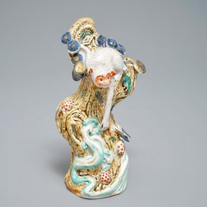 Een Japanse Arita wandvaas met een aap op een boom, Edo, 17/18e eeuw — foto 7