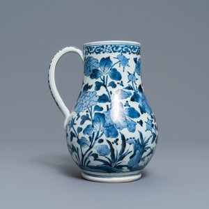 Een Japanse blauw-witte Arita kan met floraal decor, Edo, 17/18e eeuw — foto 4