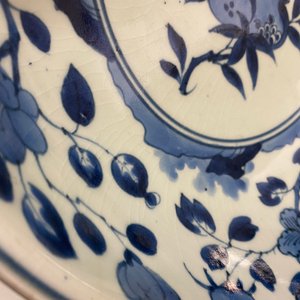 Een Japanse blauw-witte Arita schotel met granaatappels, Chenghua merk, Edo, 17/18e eeuw — foto 4