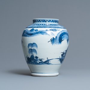 Een Japanse blauw-witte Arita vaas met een landschap, Edo, 17e eeuw — foto 1
