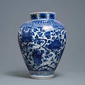 Een Japanse blauw-witte octagonale Arita vaas met vogels, Edo, 17e eeuw — foto 3