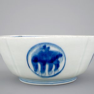 Een Japanse blauw-witte porseleinen kom, 17/18e eeuw — foto 4