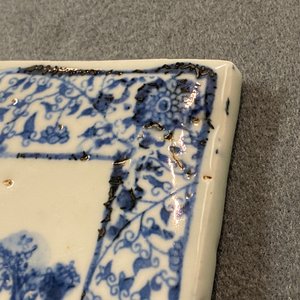 Een Japanse blauw-witte Shoki-Imari rechthoekige dekseldoos, Edo — foto 12
