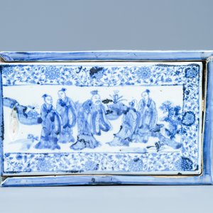 Een Japanse blauw-witte Shoki-Imari rechthoekige dekseldoos, Edo — foto 2