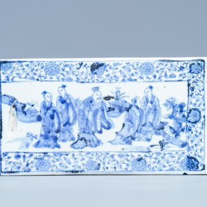 Een Japanse blauw-witte Shoki-Imari rechthoekige dekseldoos, Edo — foto 10