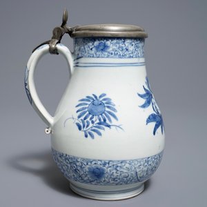 Een Japanse blauwwitte Arita kan met tinnen deksel, Edo, 17/18e eeuw — foto 2